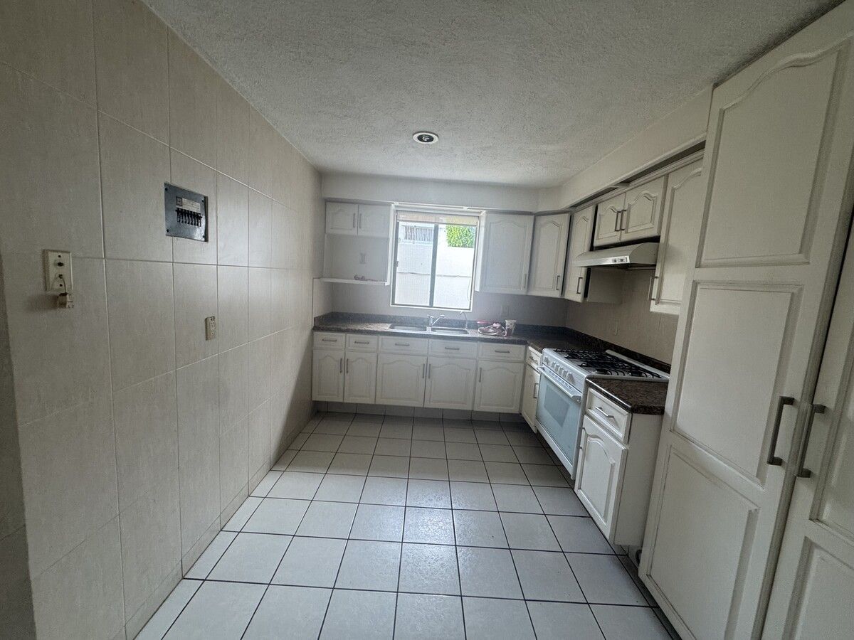3 of 8: Casa en Venta en Lomas Altas Cocina