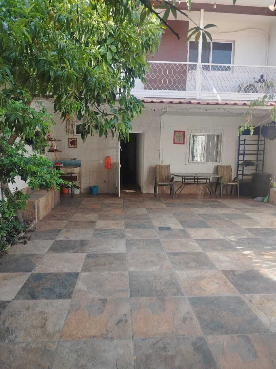 5 of 6: Amplia Terraza