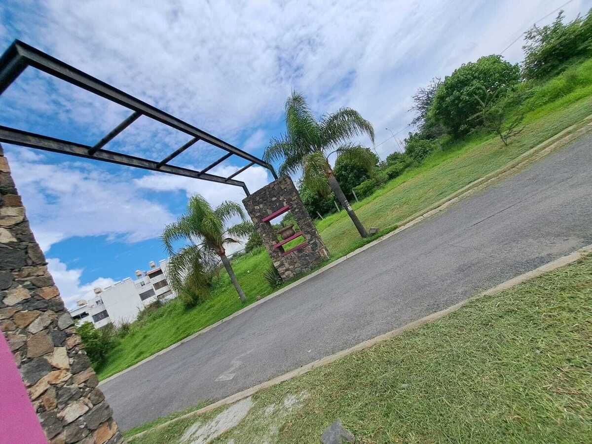 1 de 8: TERRENO EN LA ENTRADA DE FRACCIONAMIENTO MISION DEL ACUEDUCT