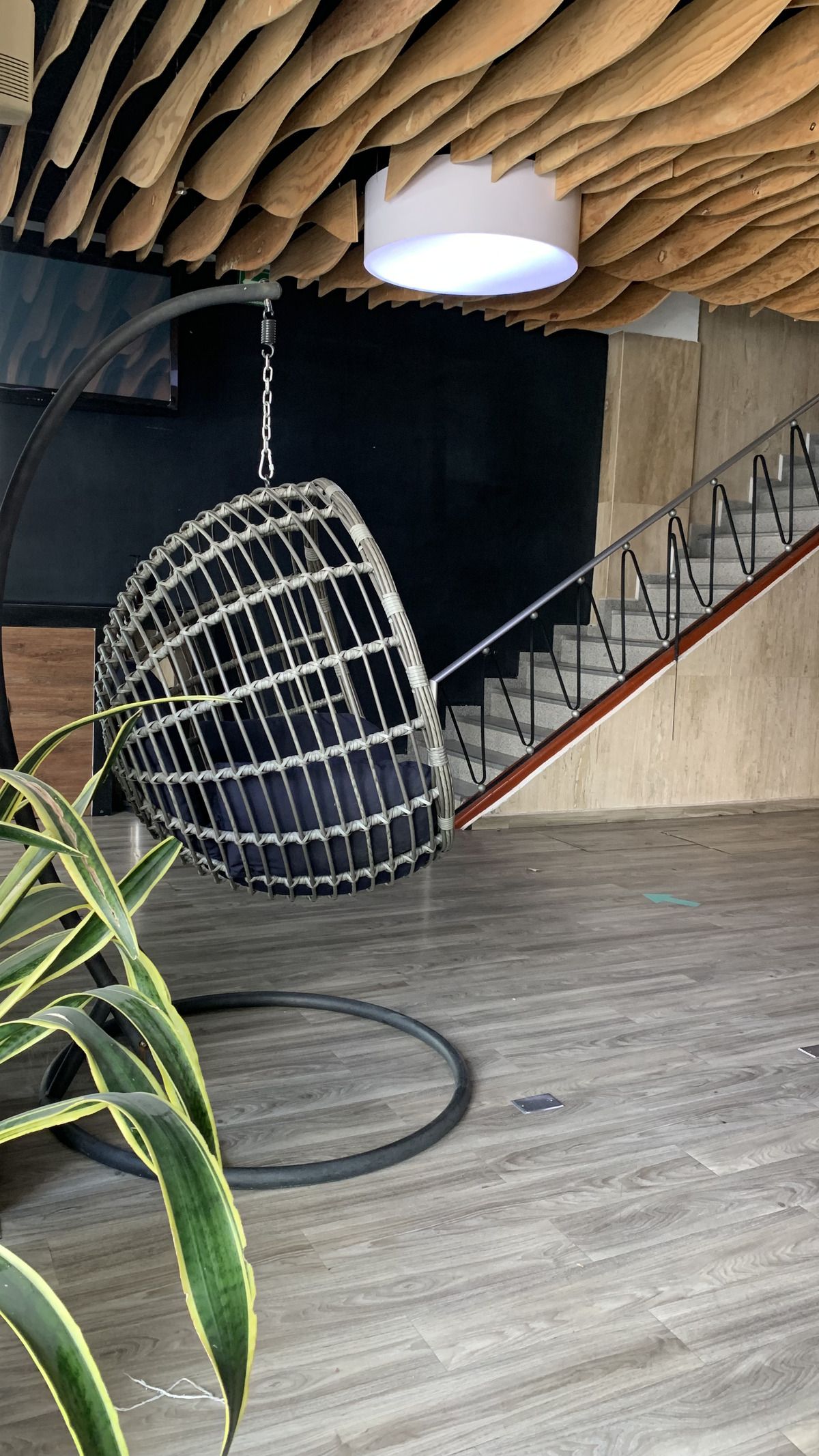 2 de 12: Escaleras a oficinas