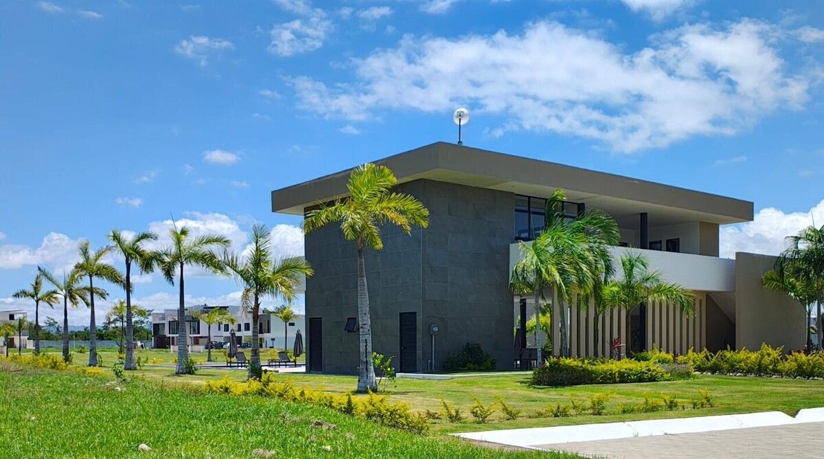 1 de 5: CASA CLUB FACHADA