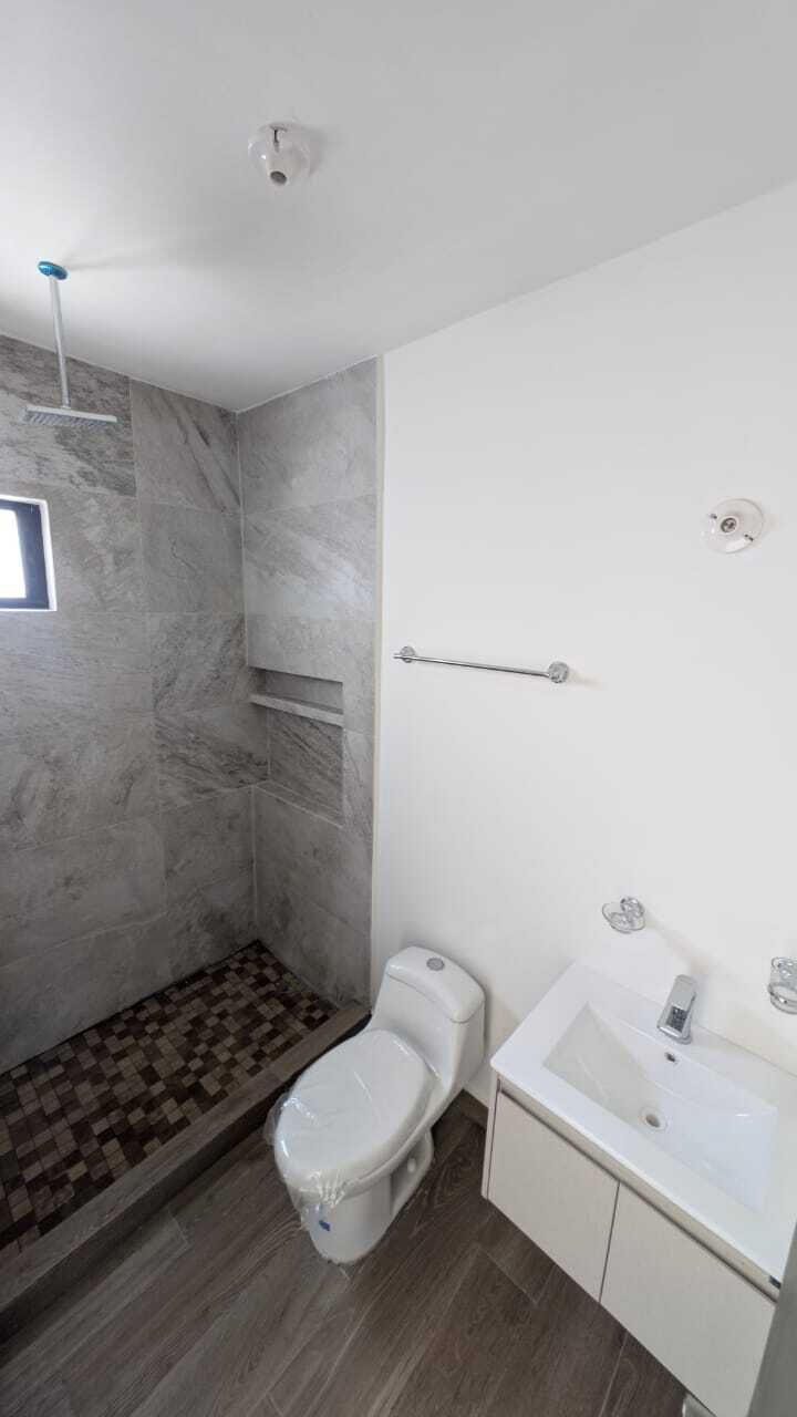 21 de 37: BAÑO PRINICIPAL