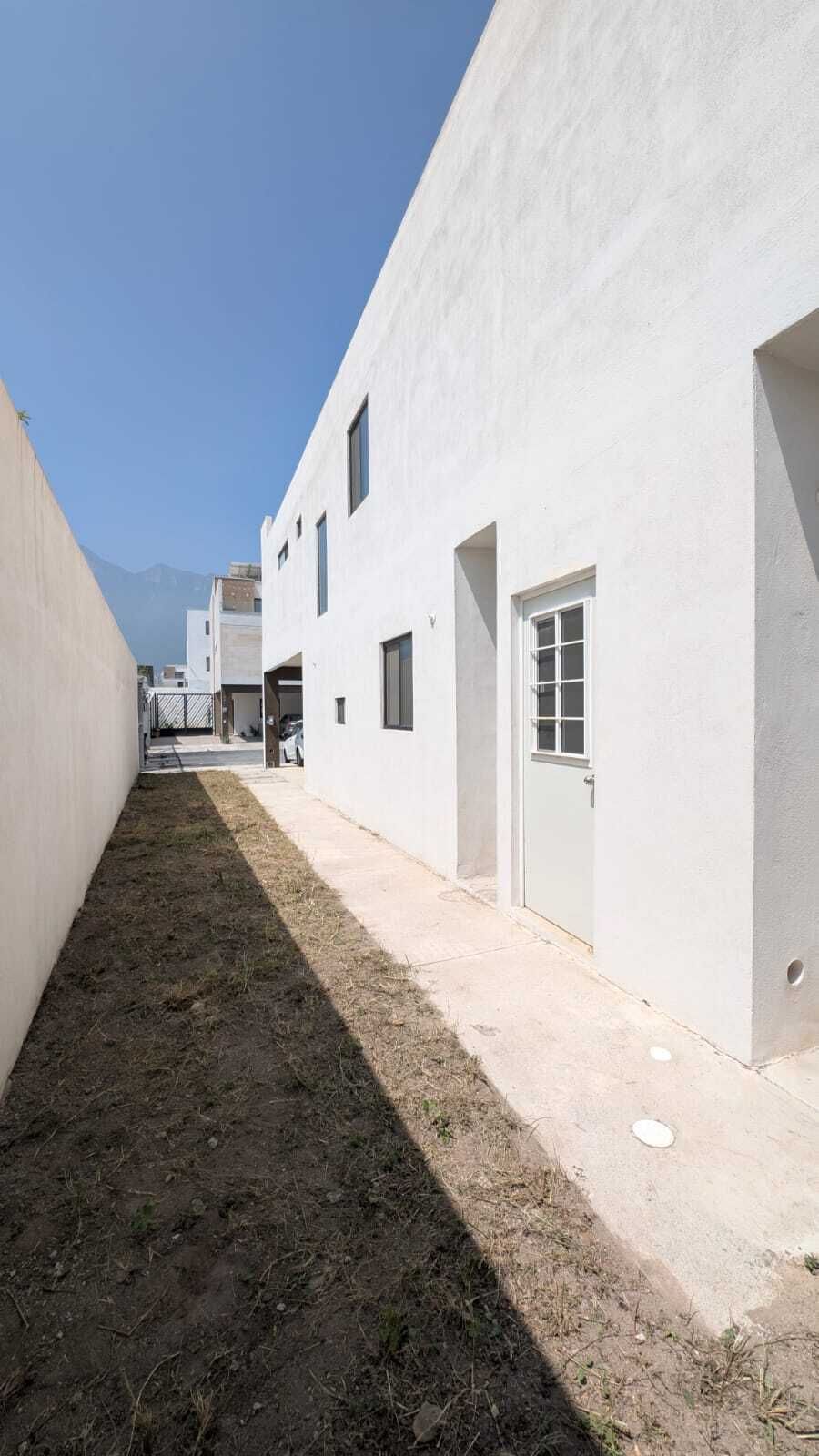 33 de 37: PATIO LATERAL