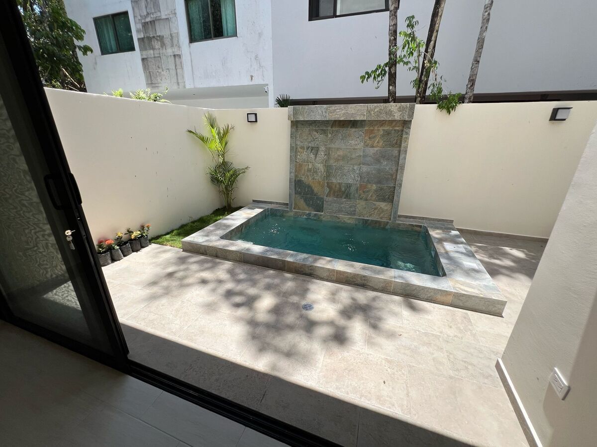 4 de 25: Modern illuminated pool, Mayakoba luxury.
