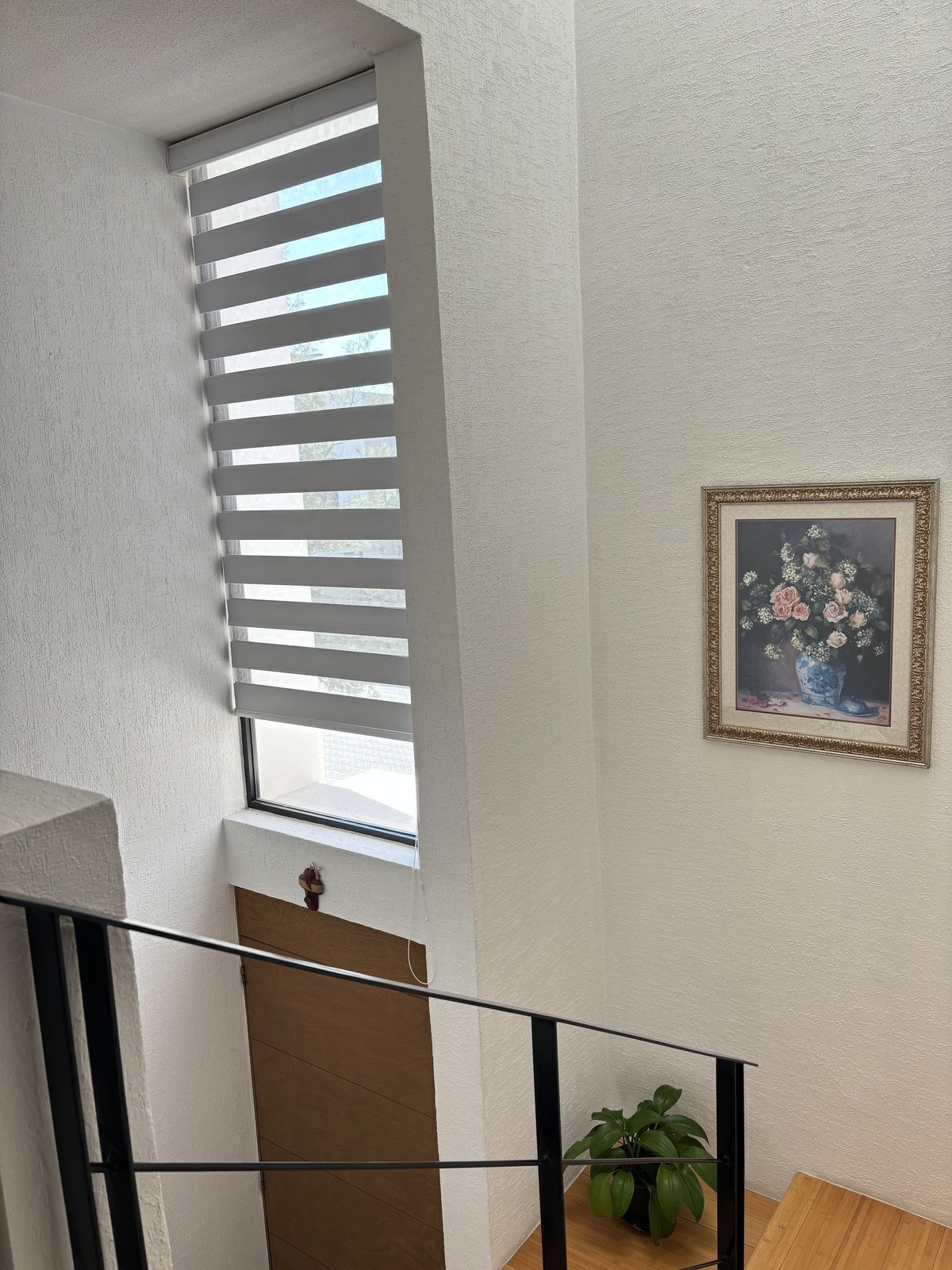 26 de 41: Vista de las escaleras con doble altura