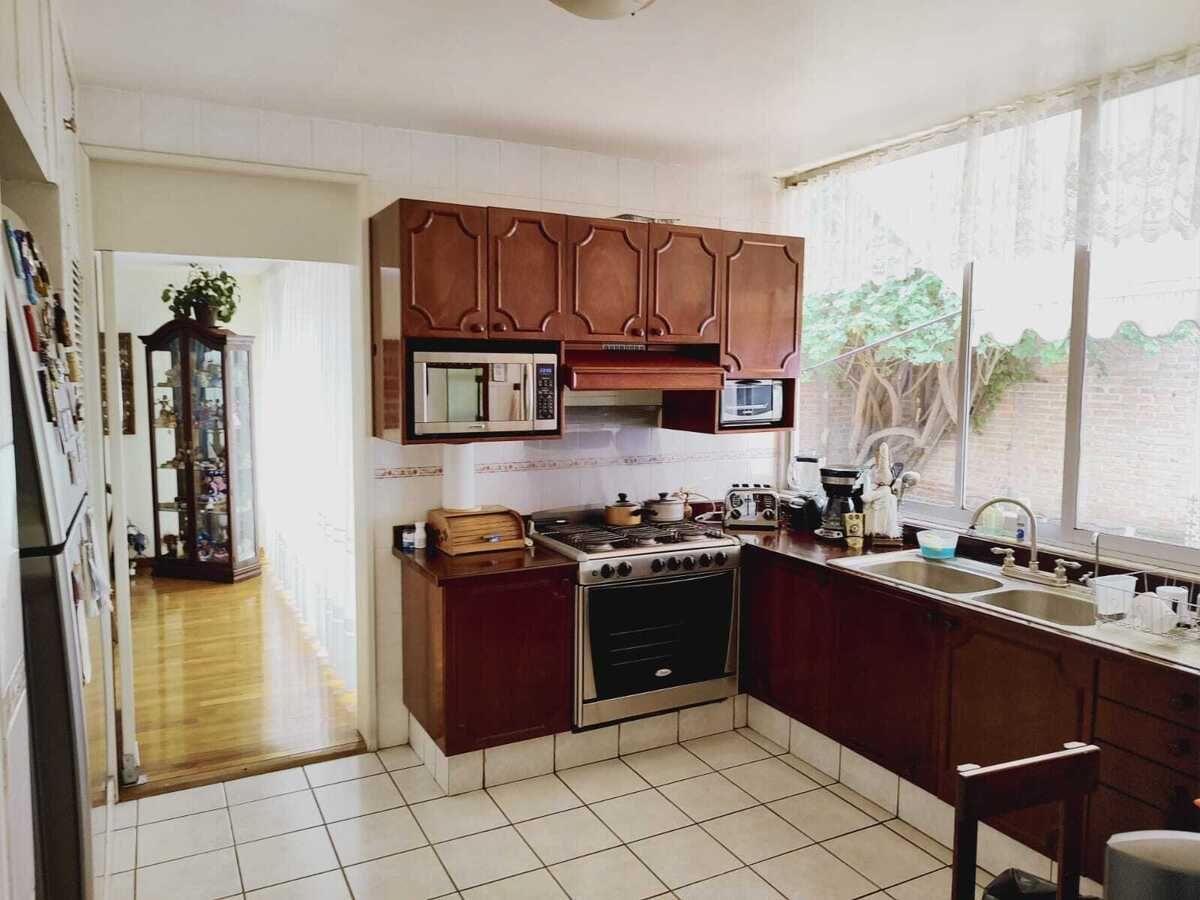 4 of 26: COCINA DE MADERA