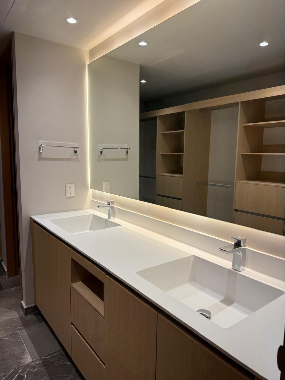 11 de 27: Baño principal