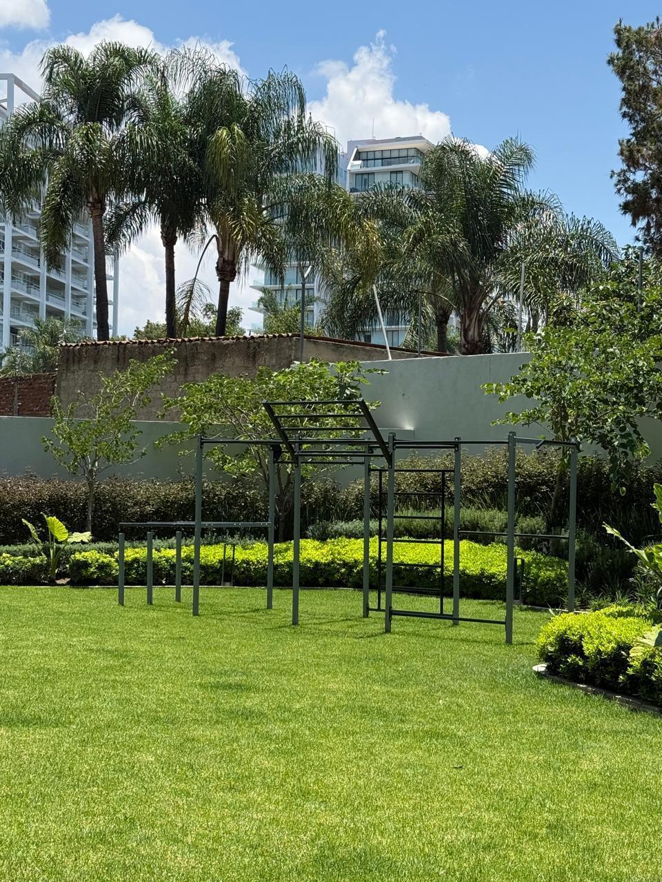 14 of 23: Gimnasio al aire libre