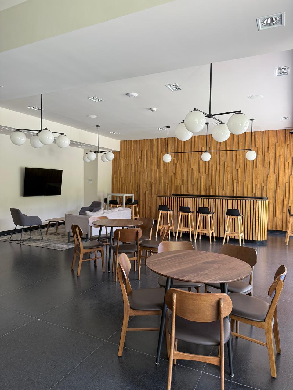 21 of 23: Salòn de eventos