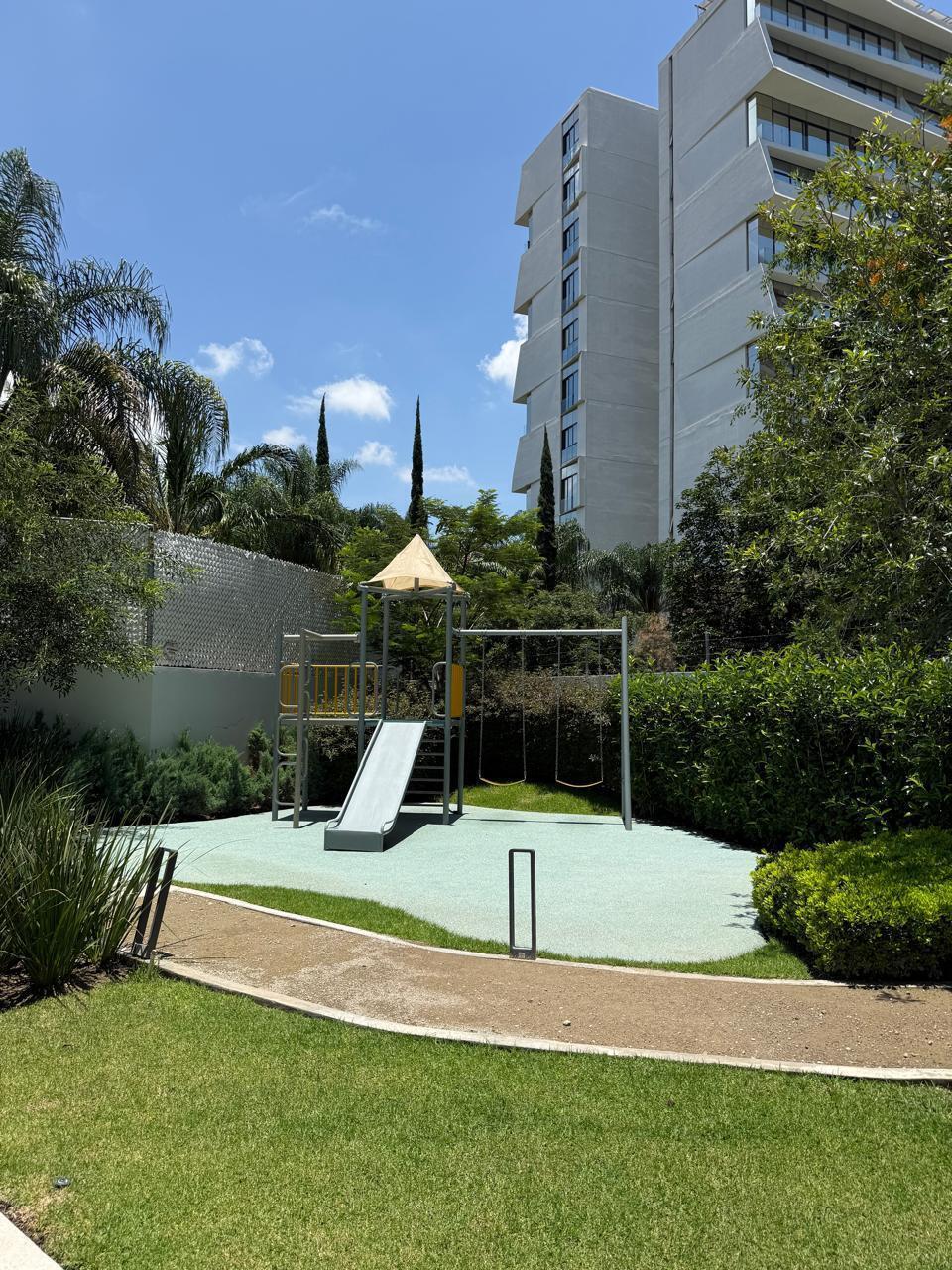 19 of 23: Juegos infantiles