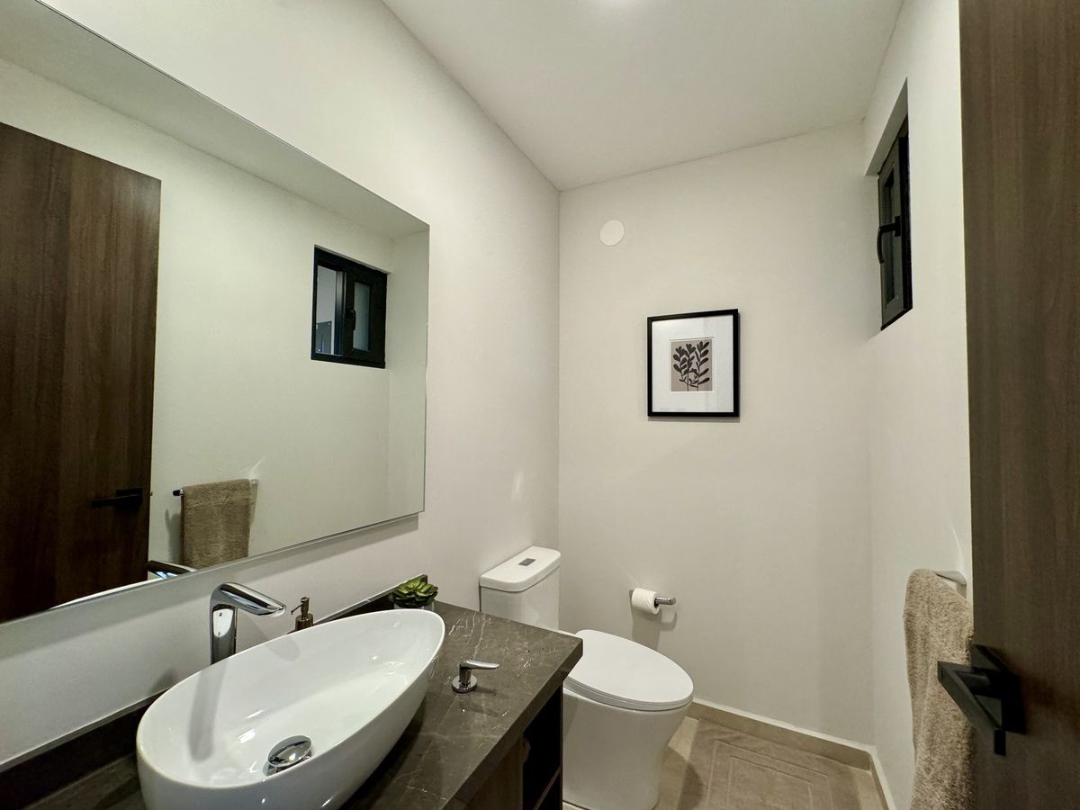 4 de 23: Medio baño