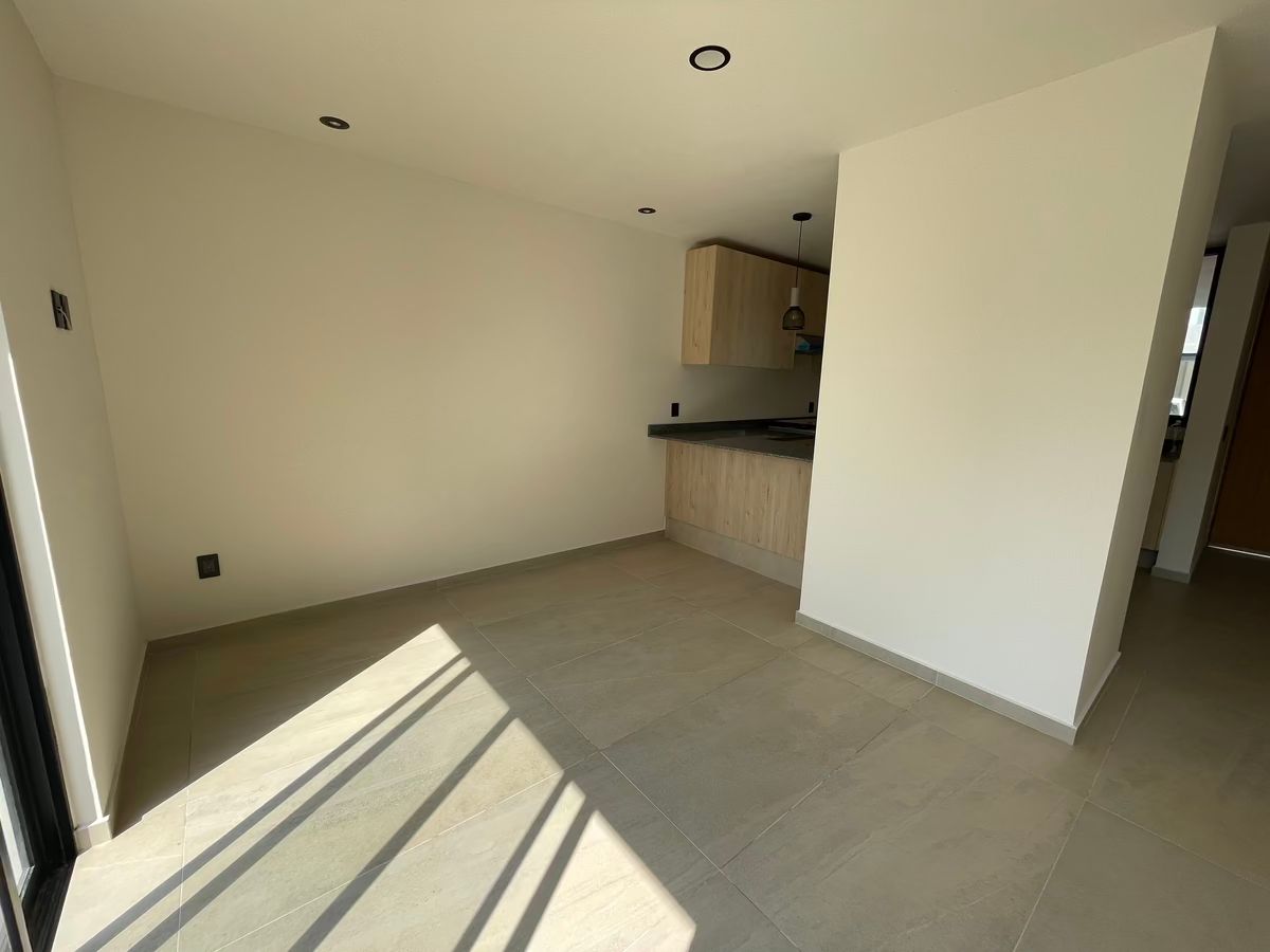 6 of 22: Area Comedor con barra desayunador