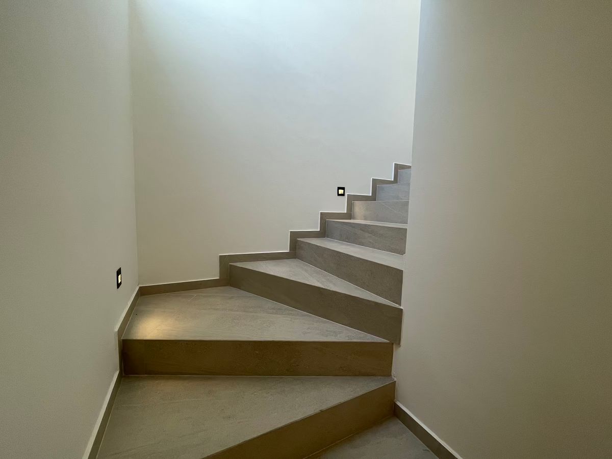 9 of 22: Detalle Escaleras, espacios amplios