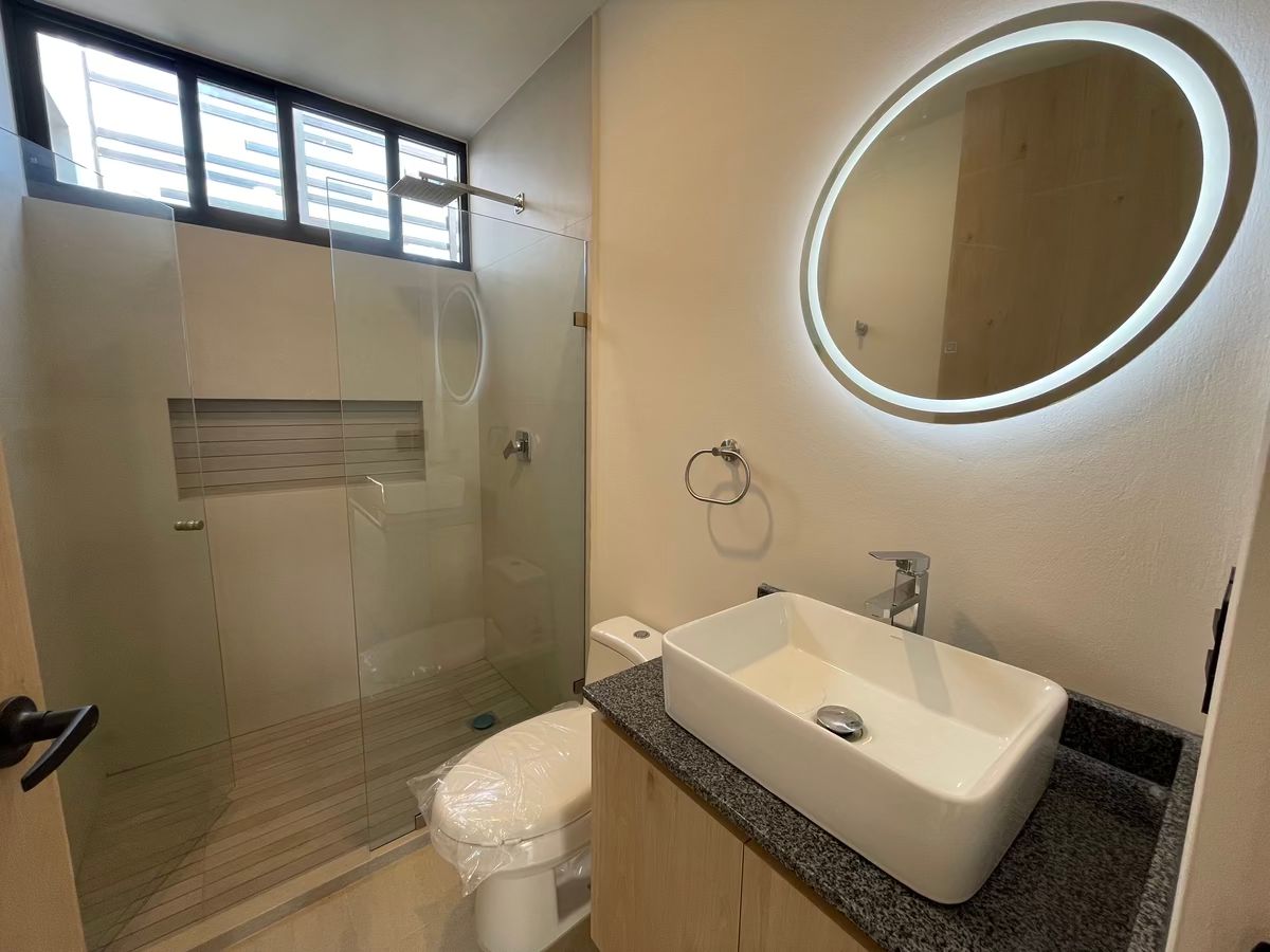 10 of 22: Baño Recamaras Secundarias