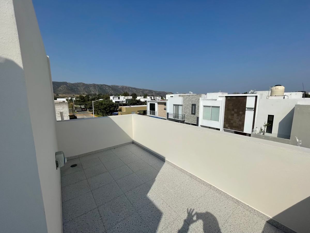 17 of 22: Roof con vistas hermosas del campo