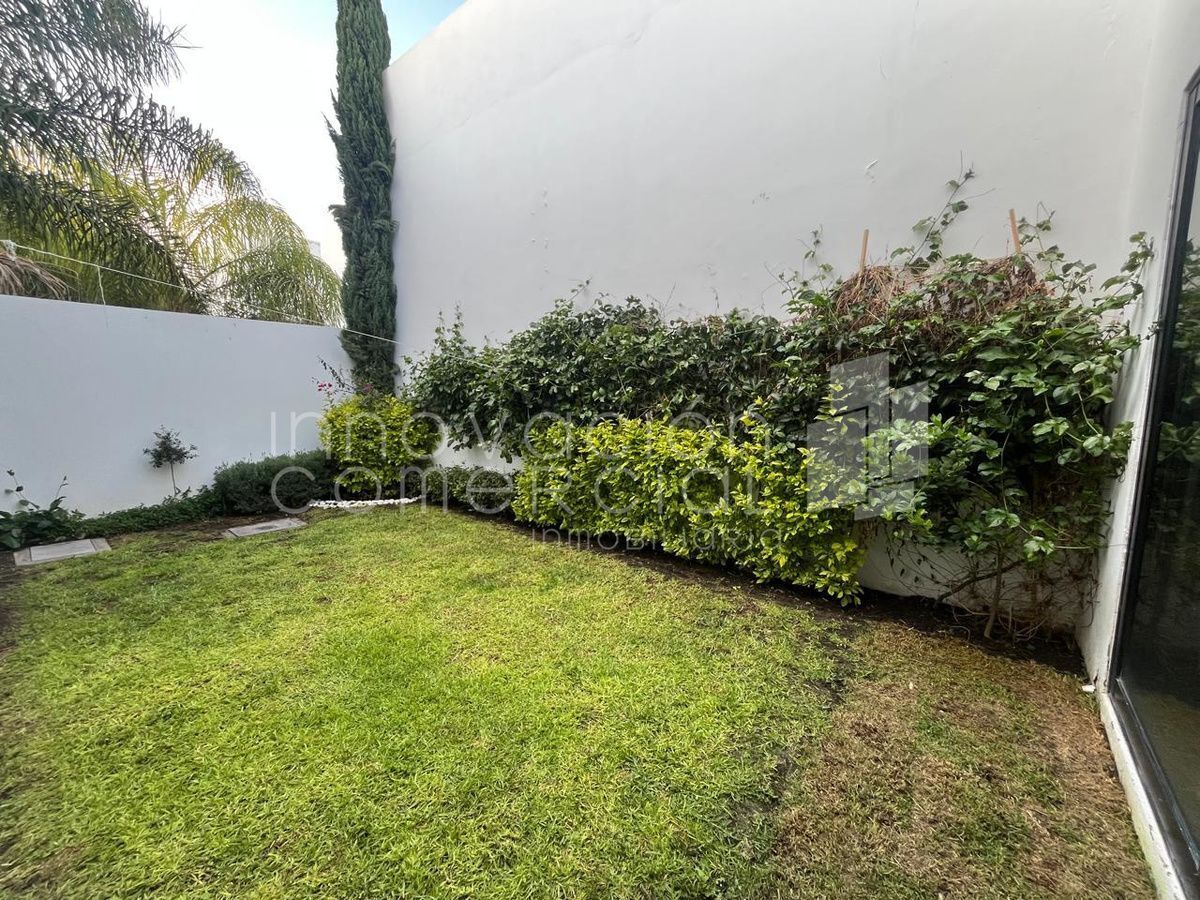 3 de 39: Jardín