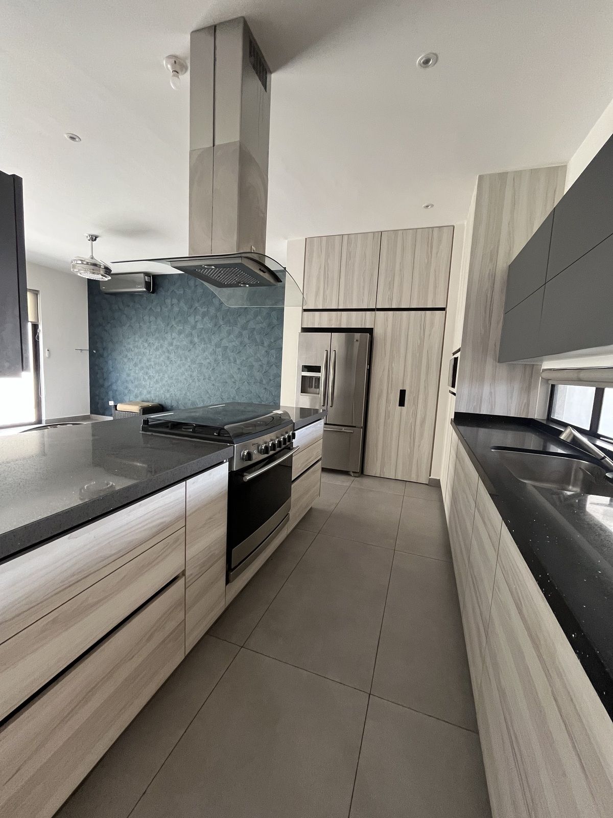 3 of 30: Cocina Equipada