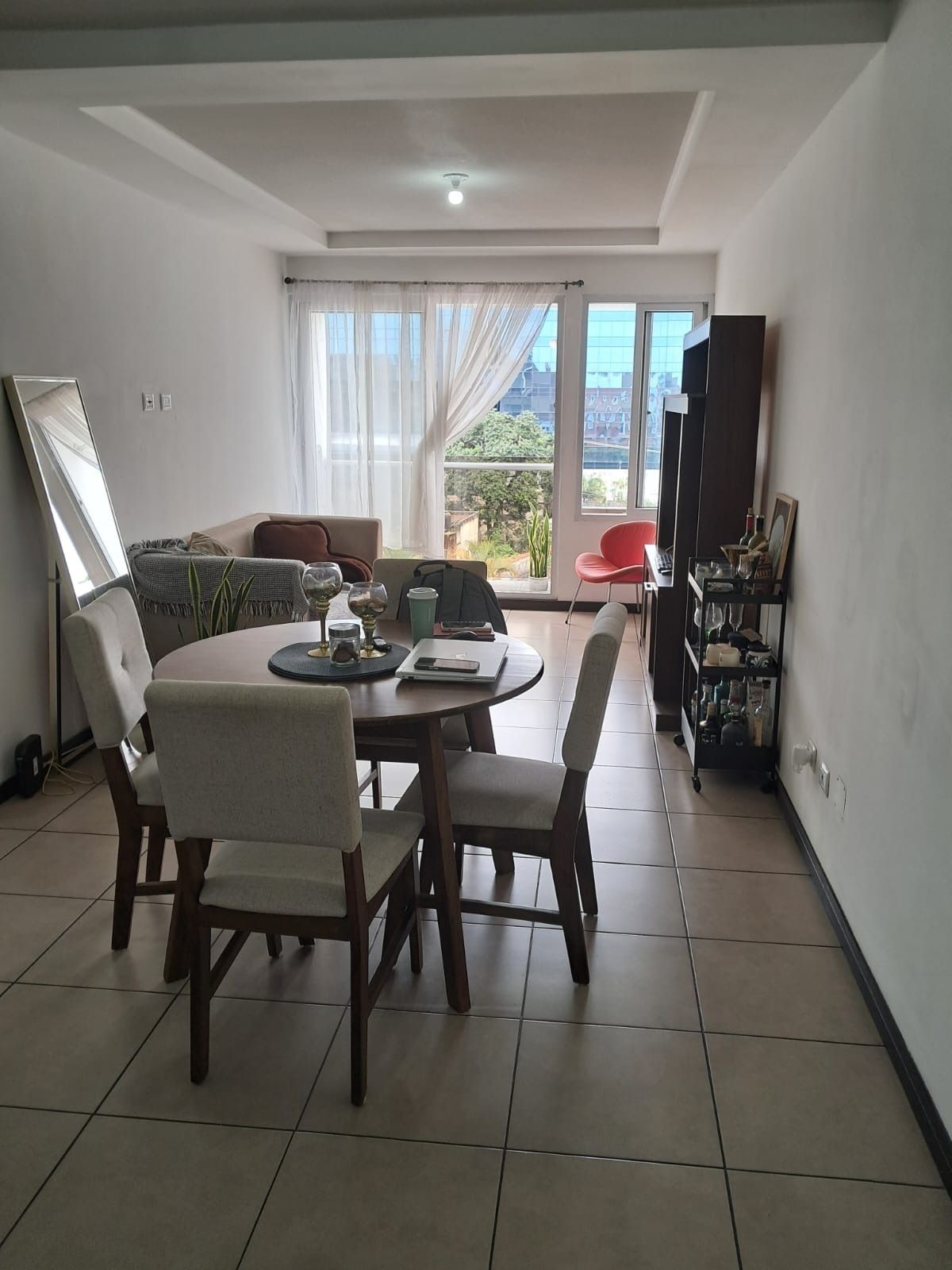 1 de 13: sala-comedor-balcón