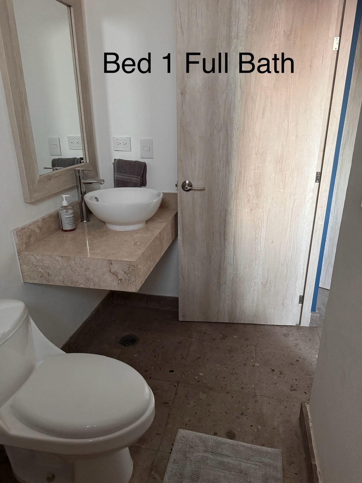 17 of 30: Espacios cómodos para el acceso a baños