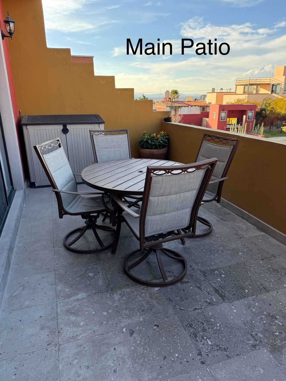 11 of 30: Terraza en area sala comedor