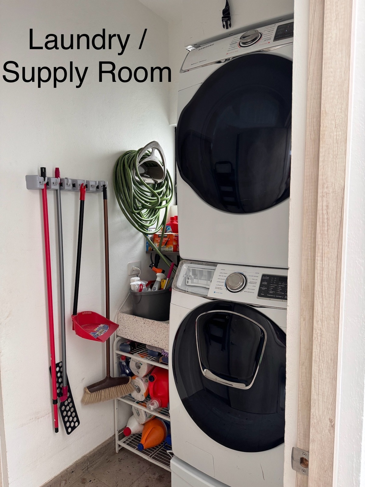 18 of 30: Area de lavado con centro de lavado.