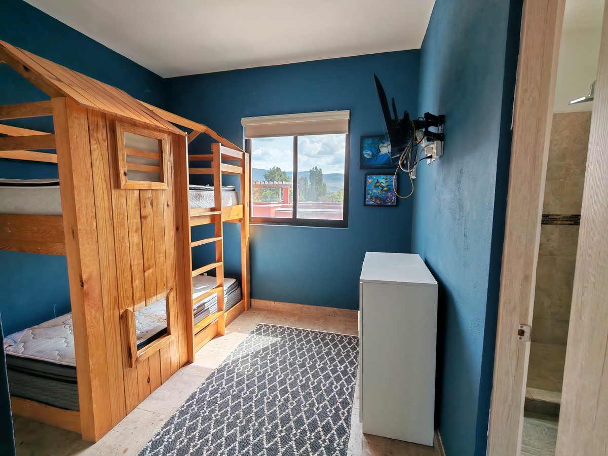 27 of 30: Recamara 5 - Excelente luz natural y ventana pequeña