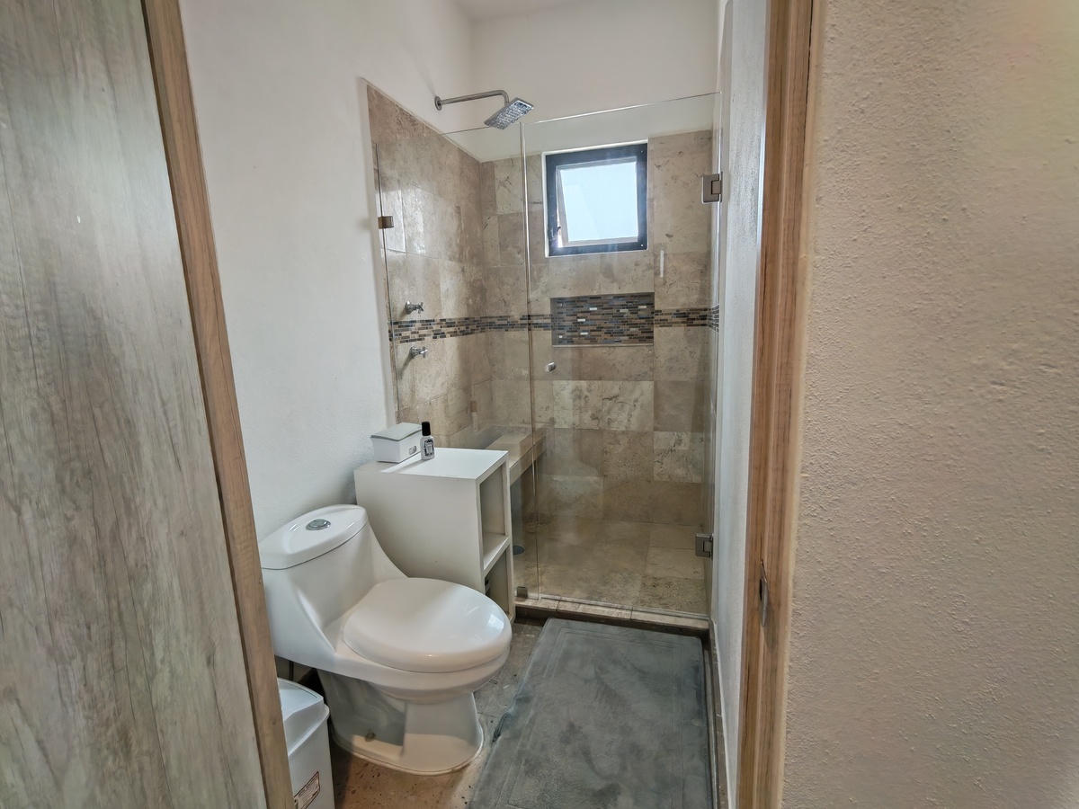 28 of 30: Cada recamara cuenta con su baño completo