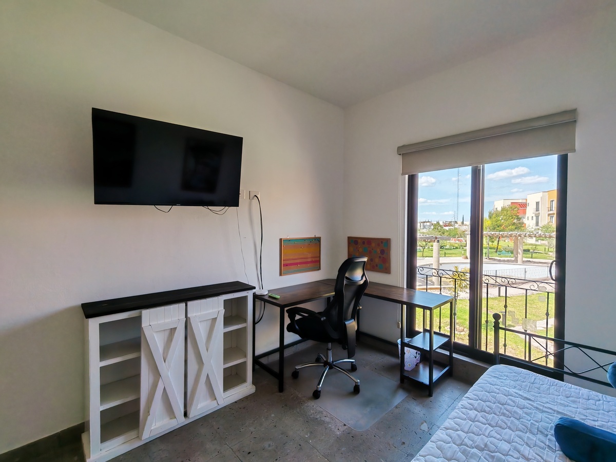 16 of 30: Recamara 2 con excelente luz natural.