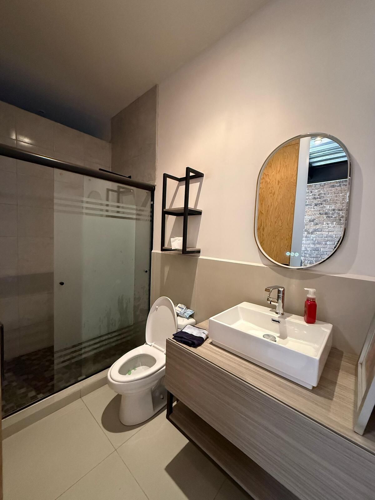 4 de 20: Baño completo de visitas