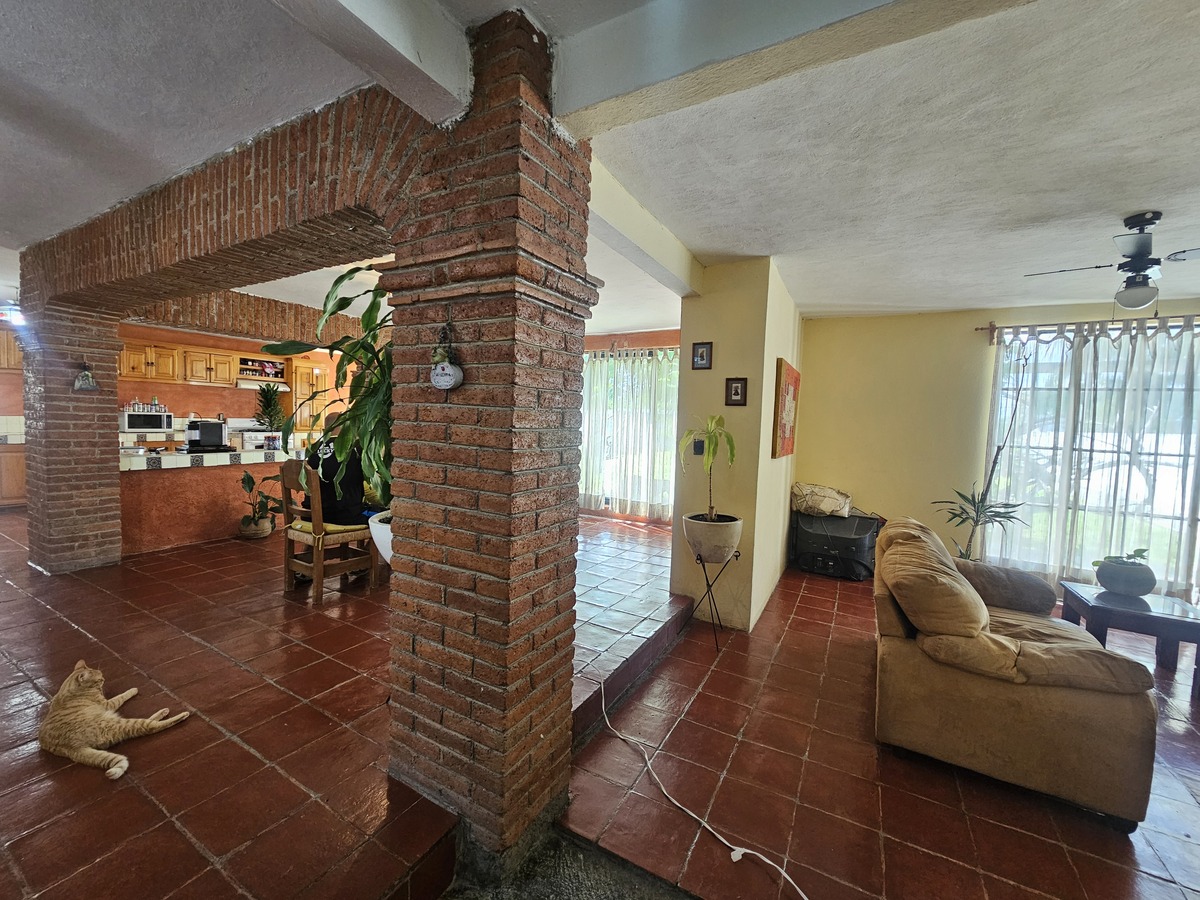 4 of 19: Sala comedor