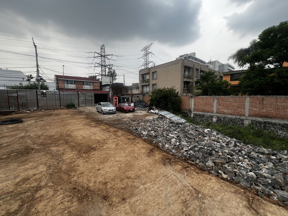 1 de 5: https://www.easybroker.com/agent/properties/terreno-3-en-con