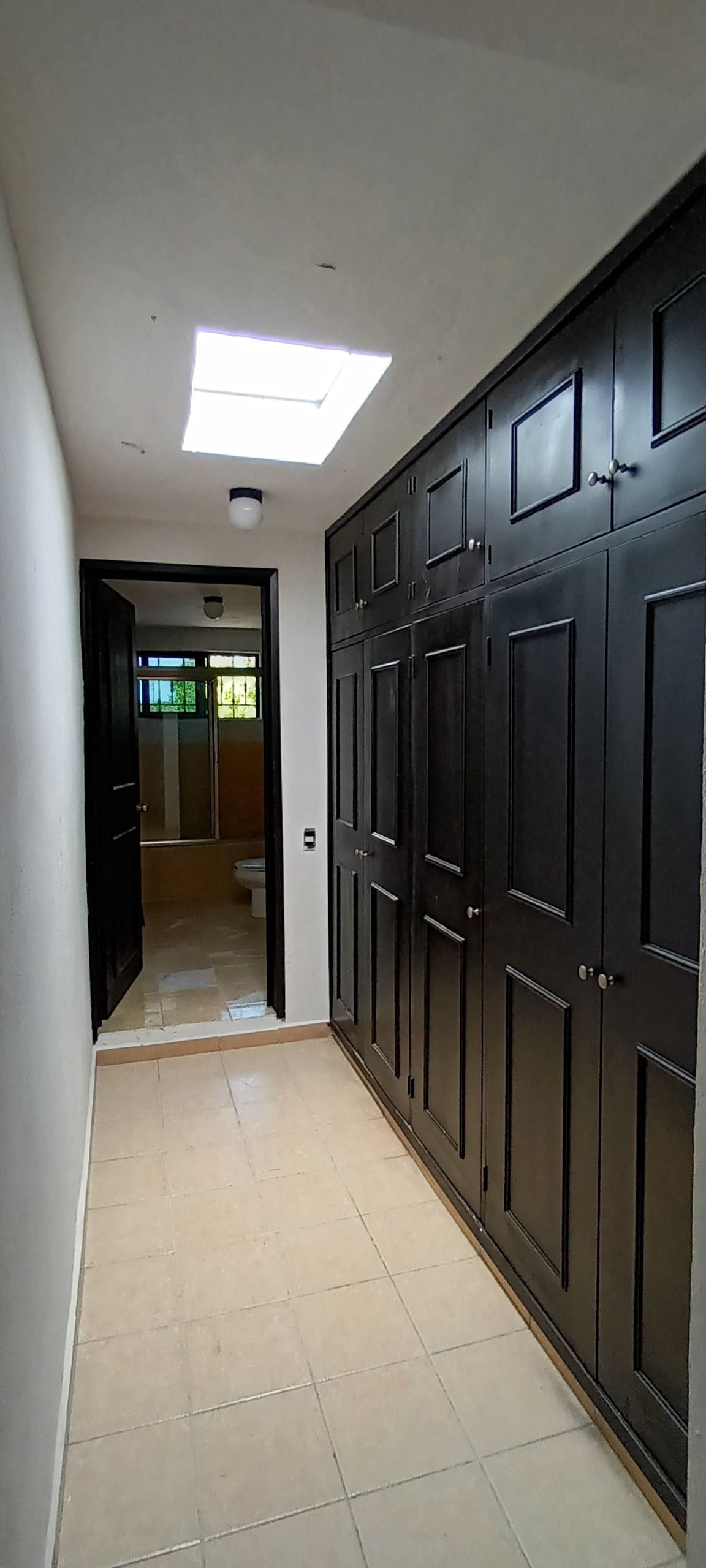 5 of 20: Vestidor recamara principal