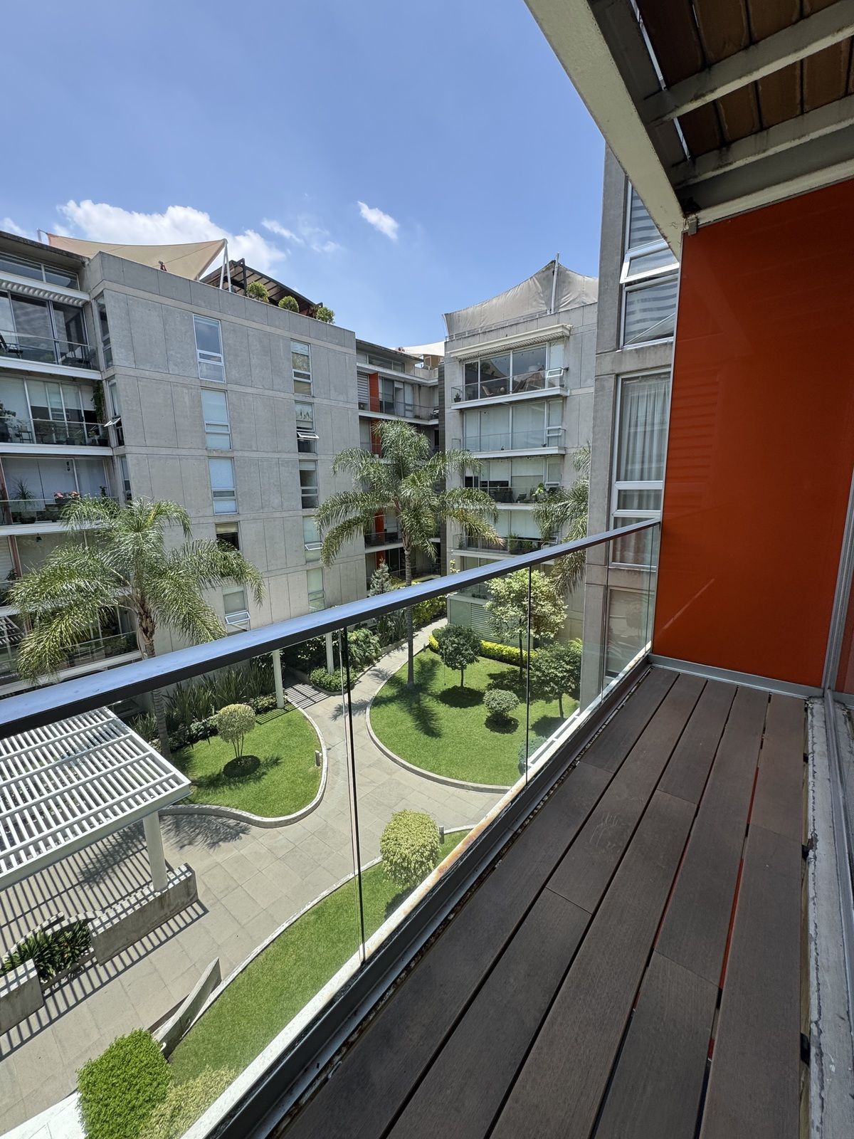 Centrico departamento en renta en la del Valle.