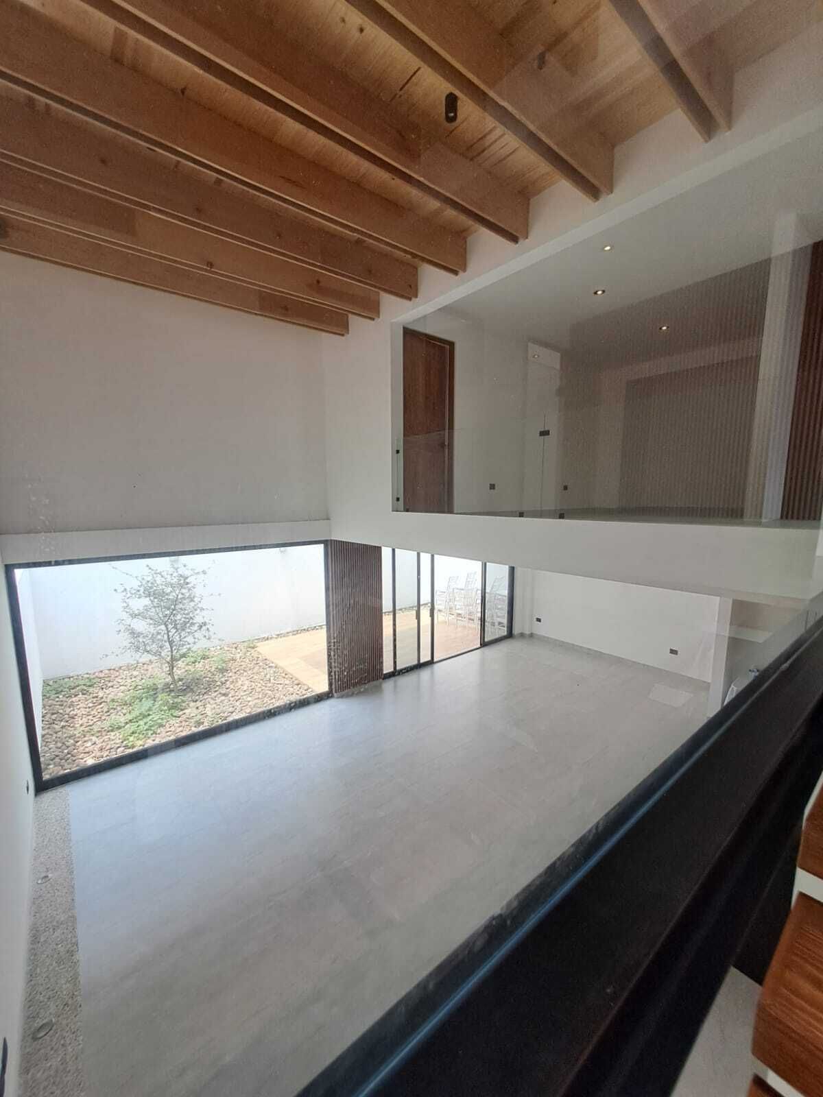 1 de 33: VISTA DESDE ESCALERA