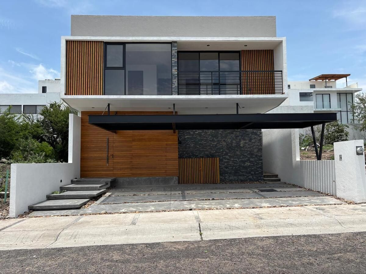 2 de 33: FACHADA
