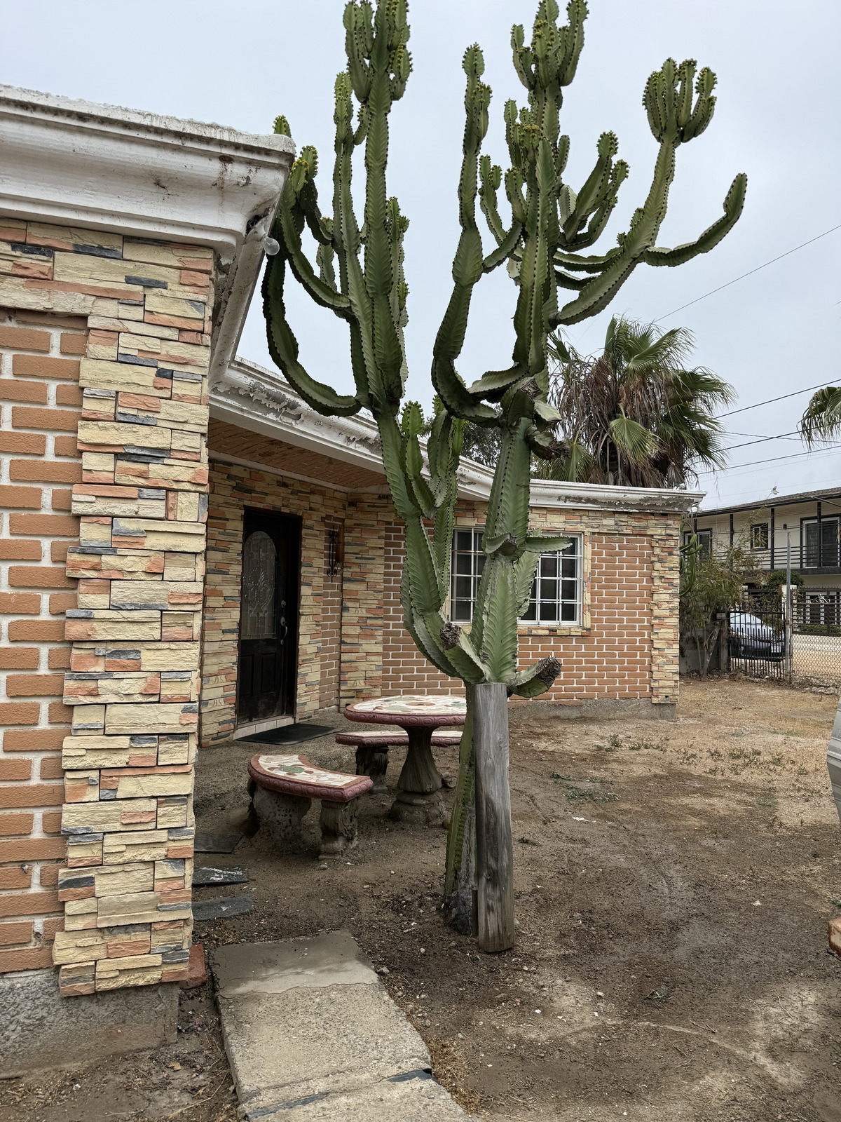 3 de 27: Toda la Casa incluyendo techo construida con ladrillo térmic