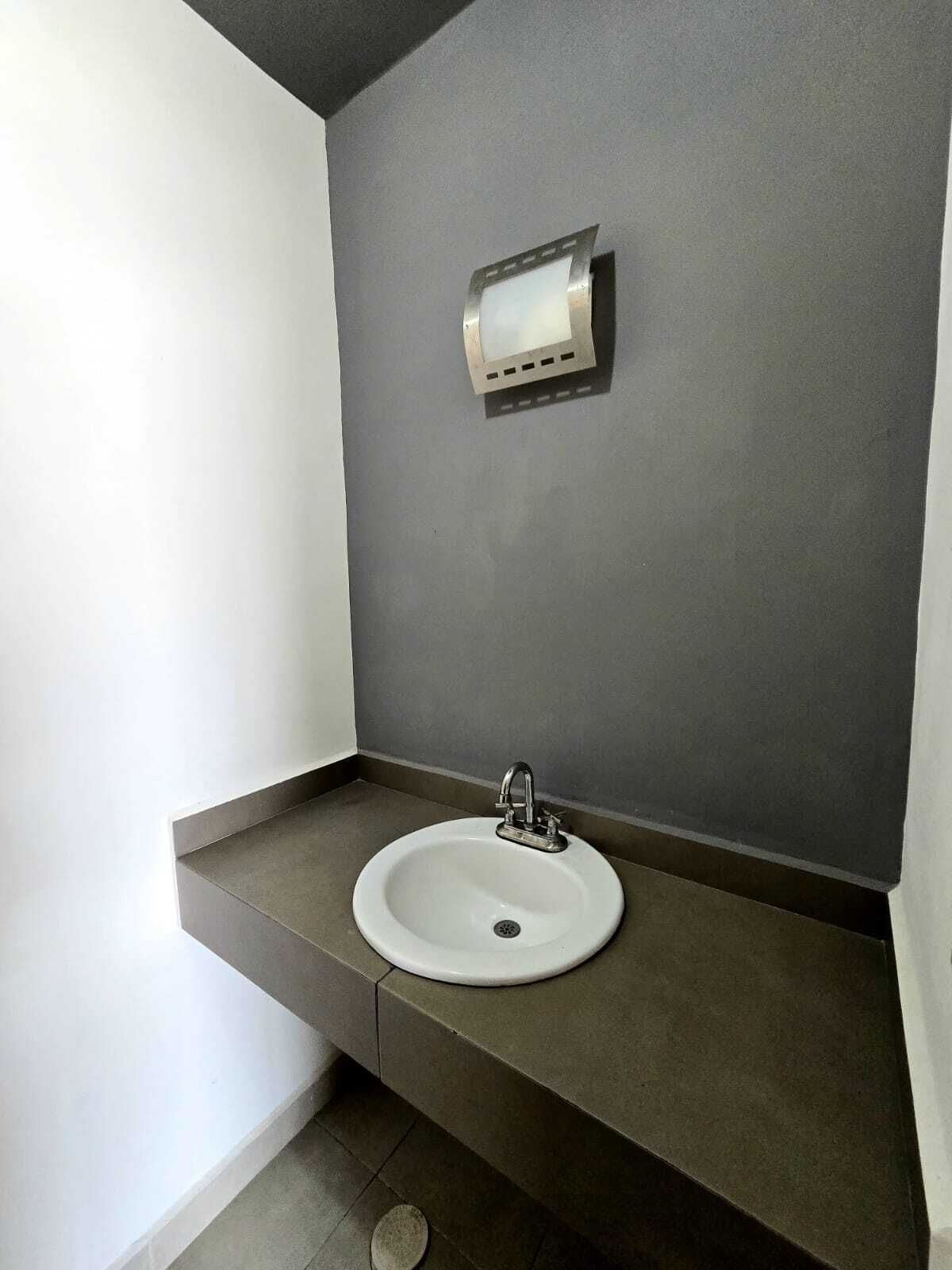 17 de 25: MEDIO BAÑO PLANTA BAJA