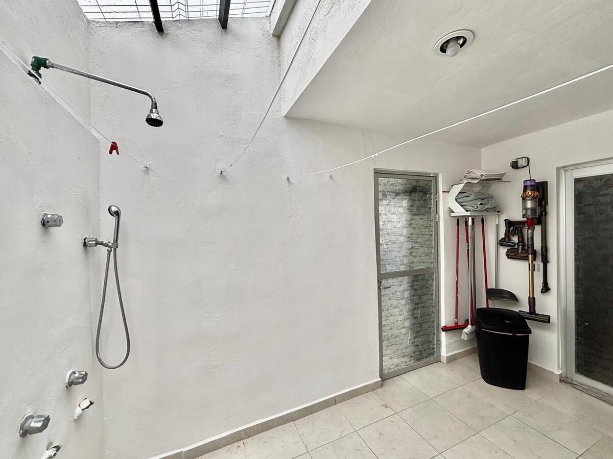 22 de 49: Terraza trasera en PB como espacio de convivencia .