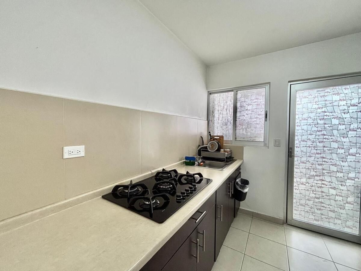 9 de 49: Cocina con parrilla eléctrica .