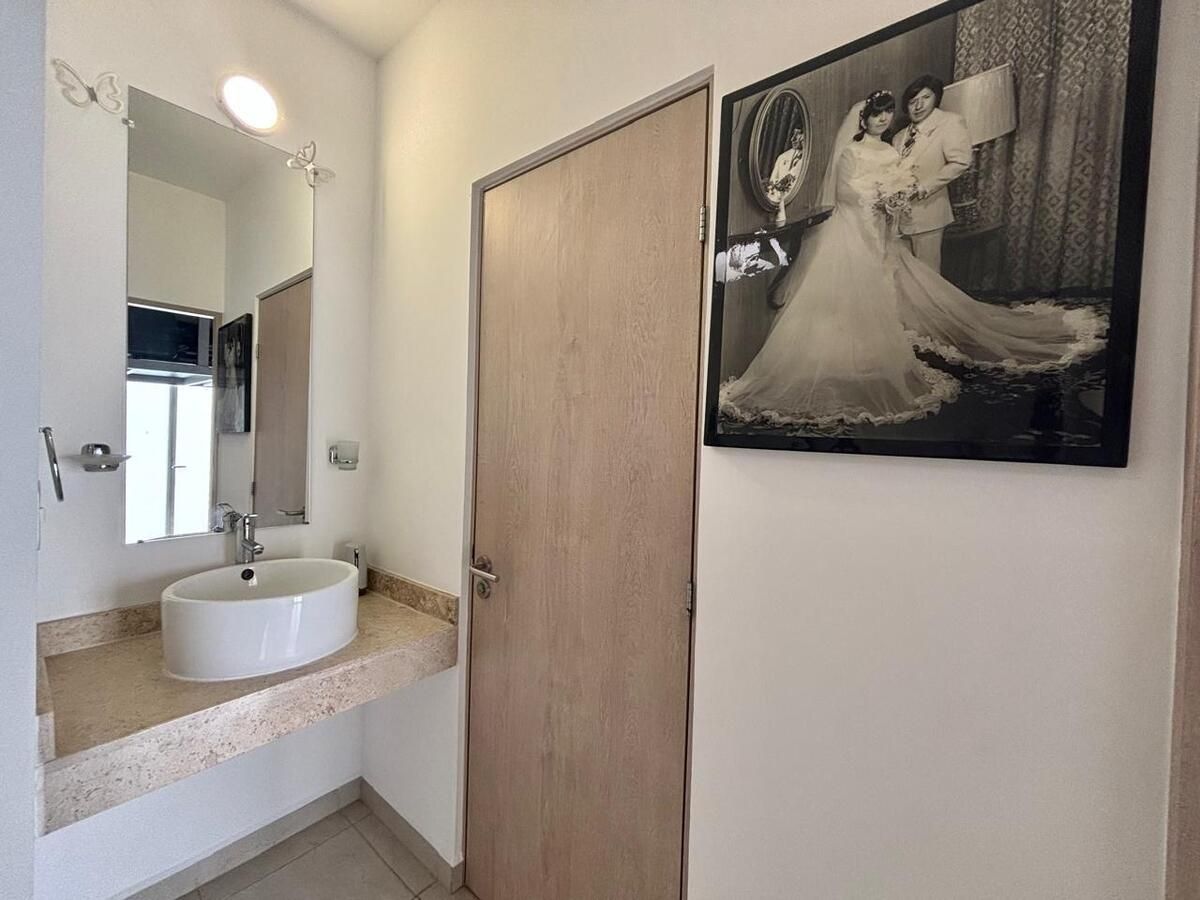 18 de 49: Medio baño al exterior en PA