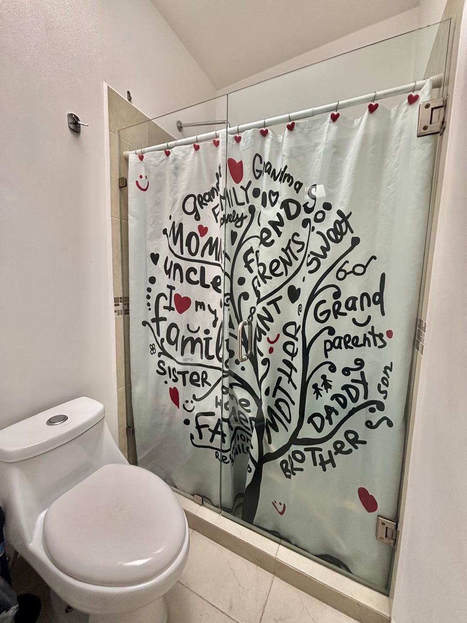 21 de 49: Baño completo que comparten las rec . Secundarias