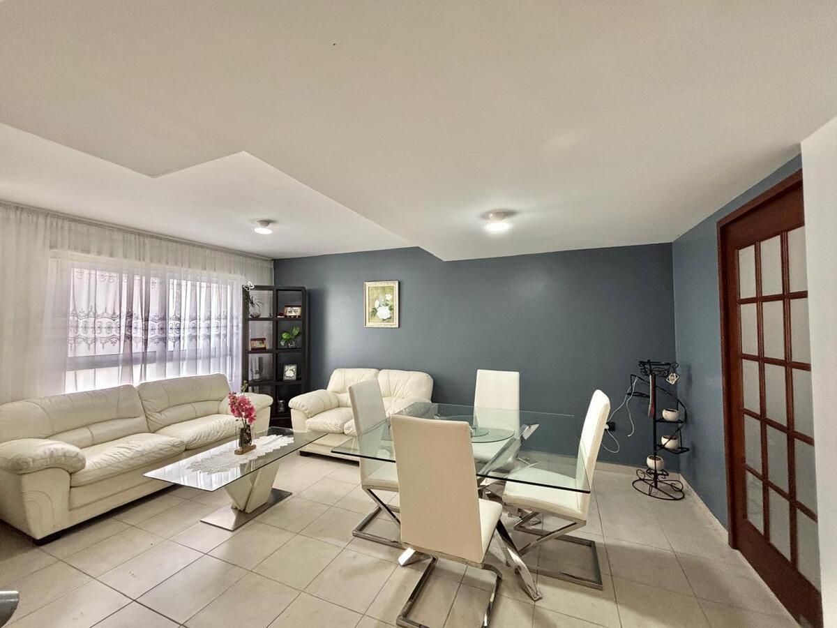 2 de 49: Sala y comedor