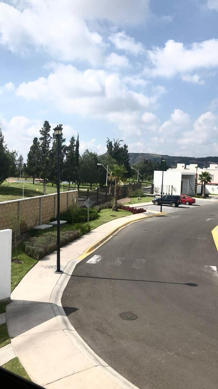 35 de 49: Vista desde Terraza hacia Jardines de Sonterra .