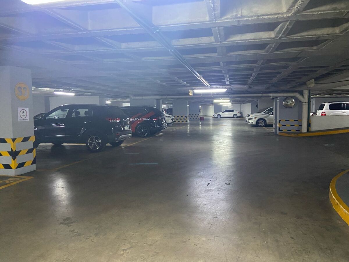 38 de 38: Estacionamiento nivel 3