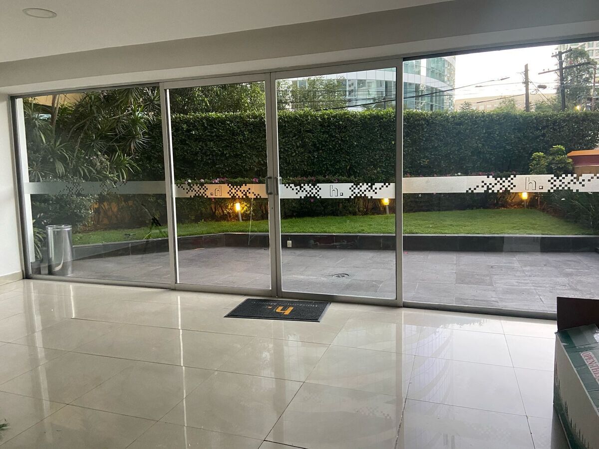 34 de 38: Terraza y Jardin