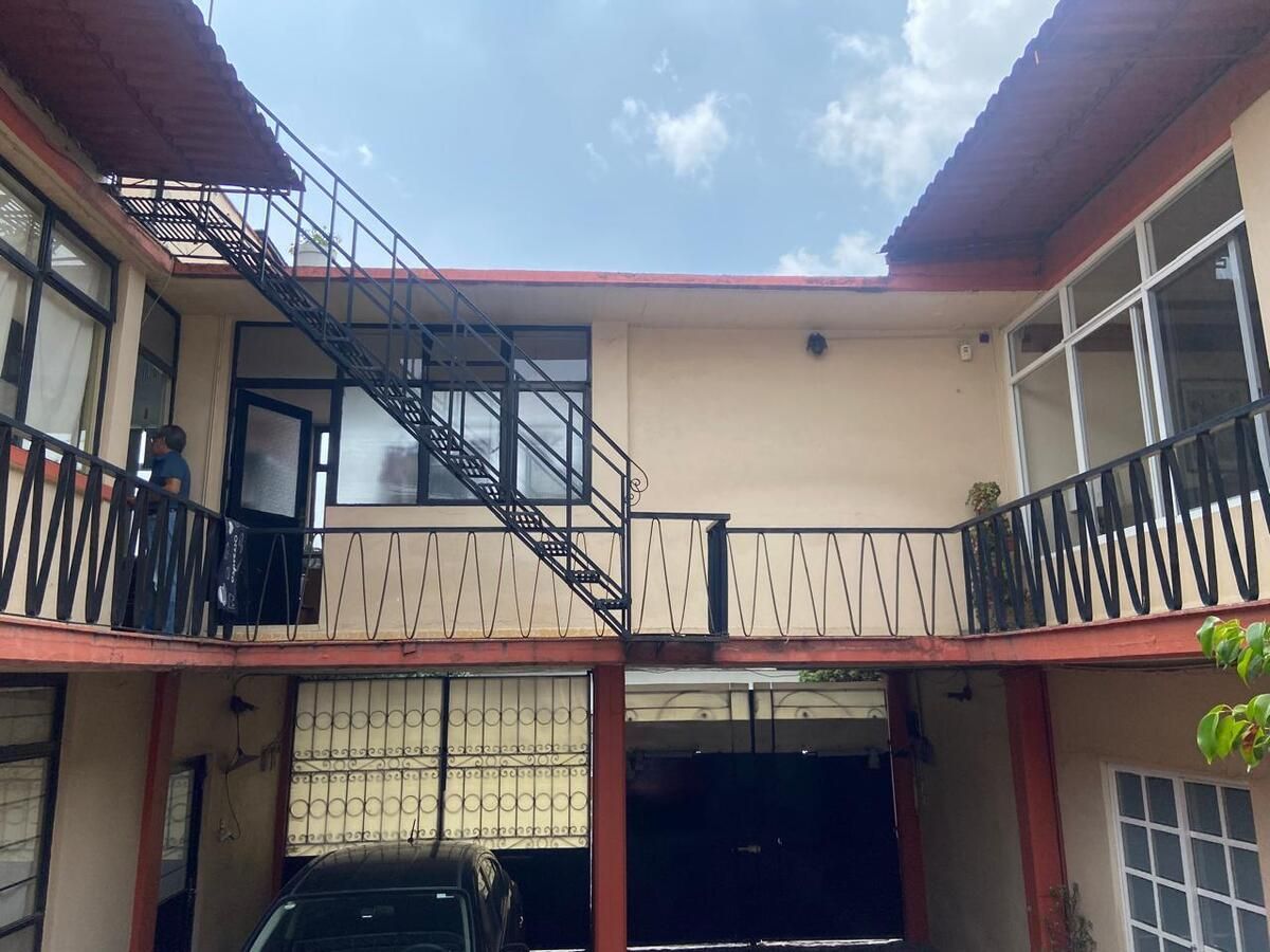 2 departamentos abajo y 2 arriba