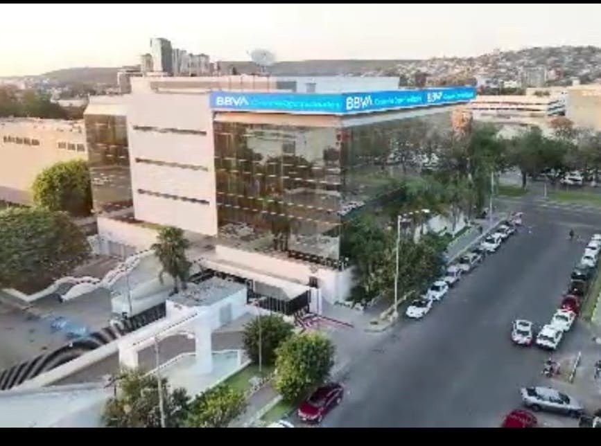 Tu oficina dentro del distrito financiero en Zona Río Tijuana, foto 1 de 15