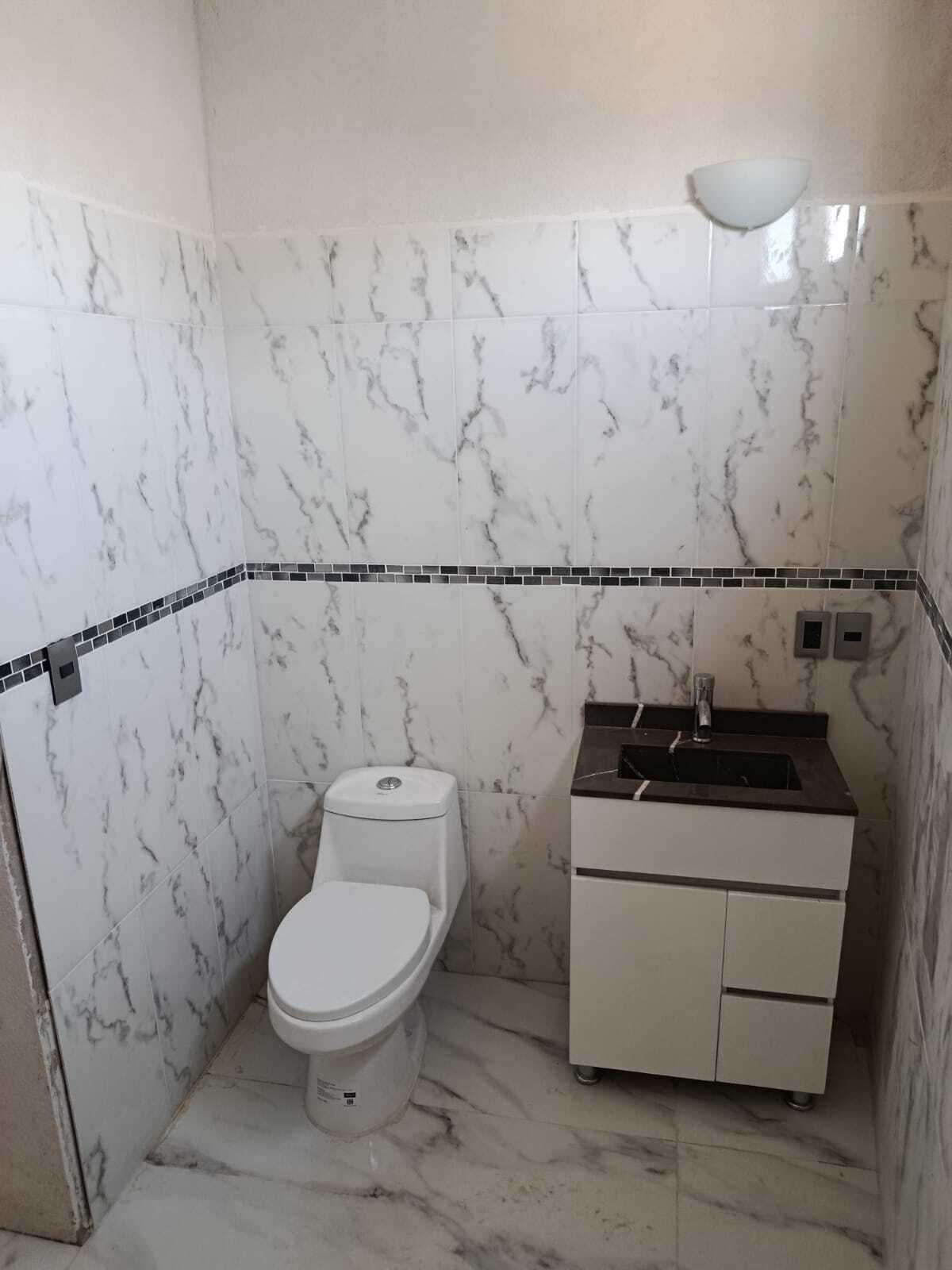 2 de 10: Baño de visitas