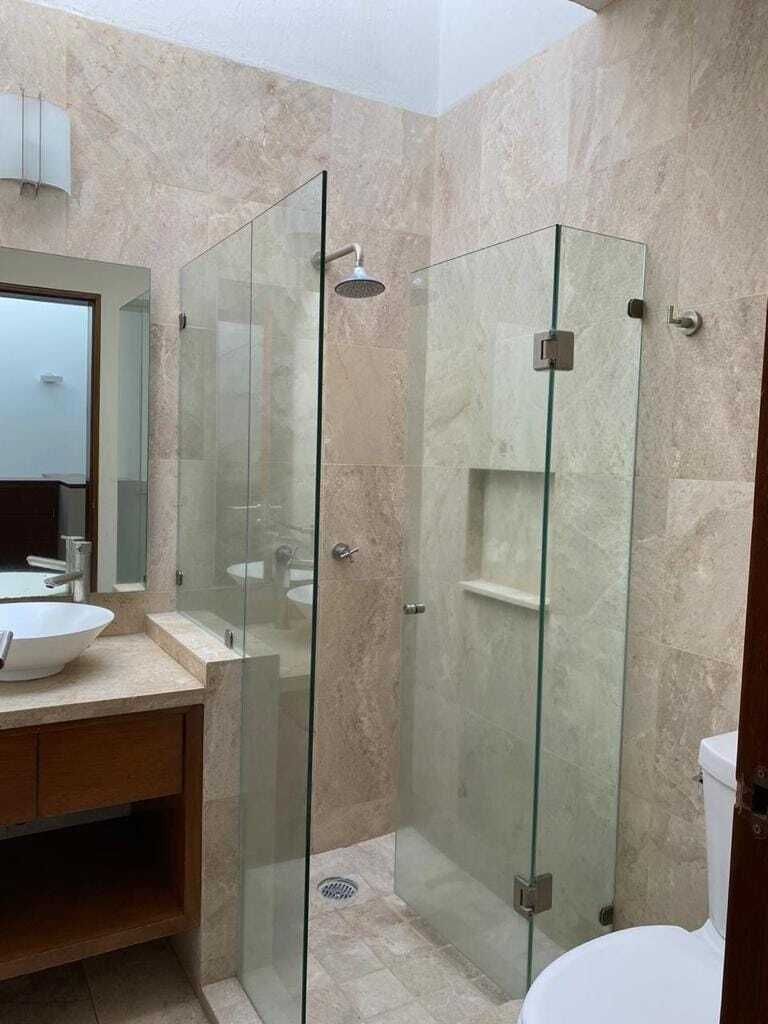 7 of 17: Regadera Baño