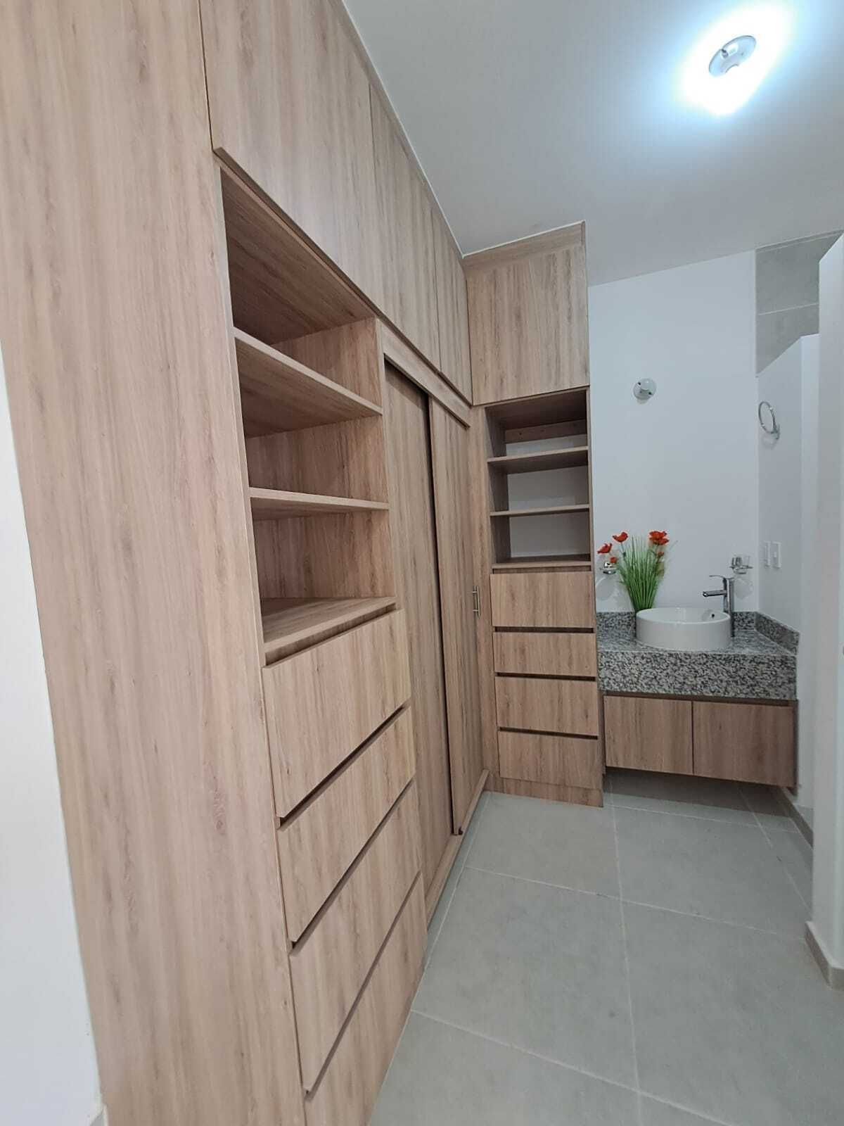 5 de 22: VESTIDOR DE REC. PRINCIPAL